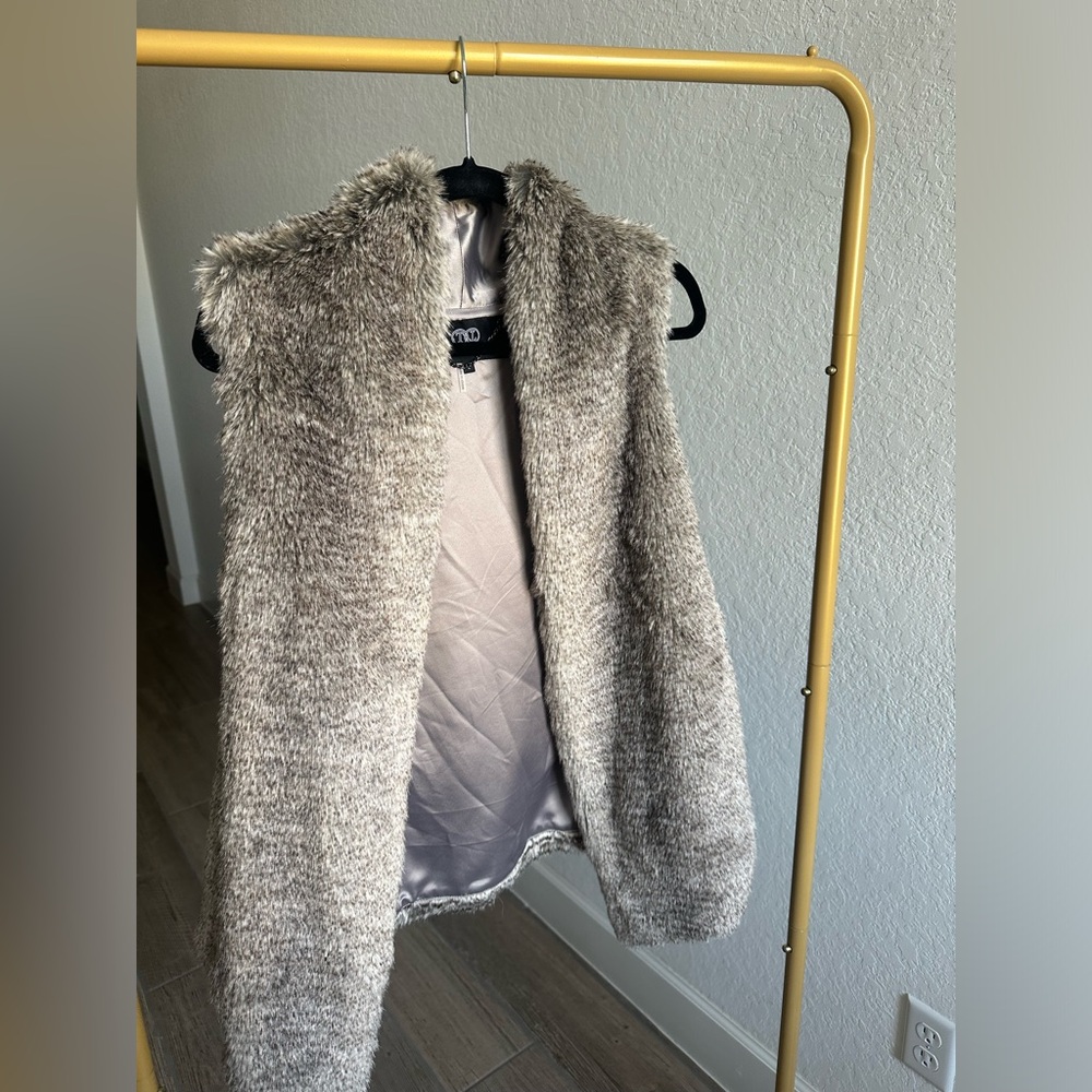 Tart Collections Women's Gray Faux Fur Vest
